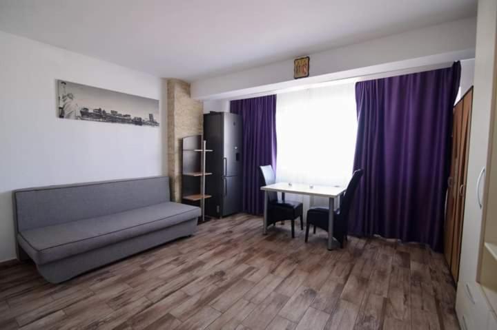 Studio Karina Constanţa Buitenkant foto